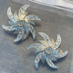 Stunning Vintage Sarah Coventry Crystal Clip-on
